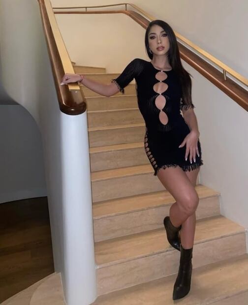 María Chacón enciende las redes con maxi escote con argollas