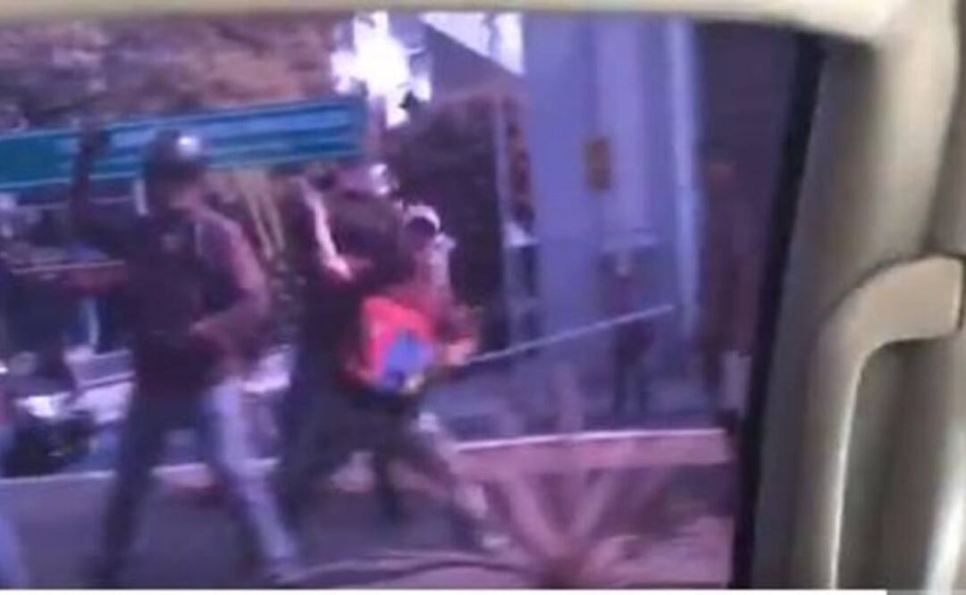 Prensa venezolana denuncia ataque con explosivos a camioneta de Guaidó. Foto: Captura de pantalla 