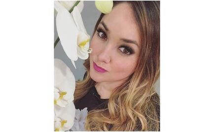 Sherlyn presume sus curvas en bikini