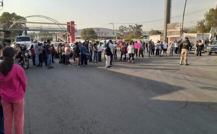 Habitantes de Ixtapaluca bloquean carretera federal México-Puebla por falta de agua potable 