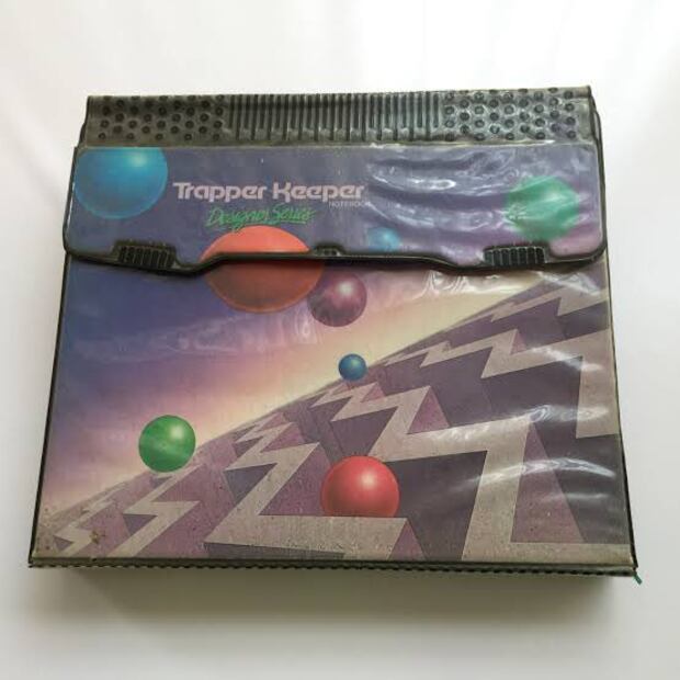 Resistol y colores Blanca Nieves, el hilo de los útiles viejos que se hace viral