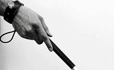 Mexicano crea pulsera para personas con discapacidad visual