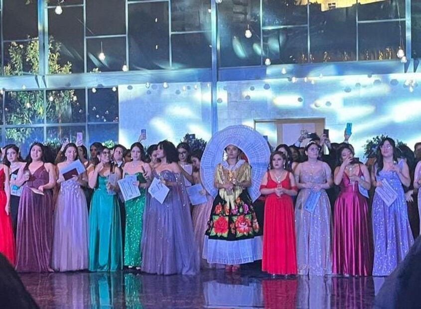 La joven brilló en su graduación con su look de tehuana. Foto: Instagram @_touchmysoul_