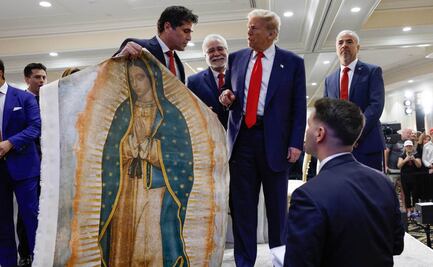 VIDEO: Eduardo Verástegui regala estandarte de Virgen de Guadalupe a Trump; pide a latinos votar por el republicano