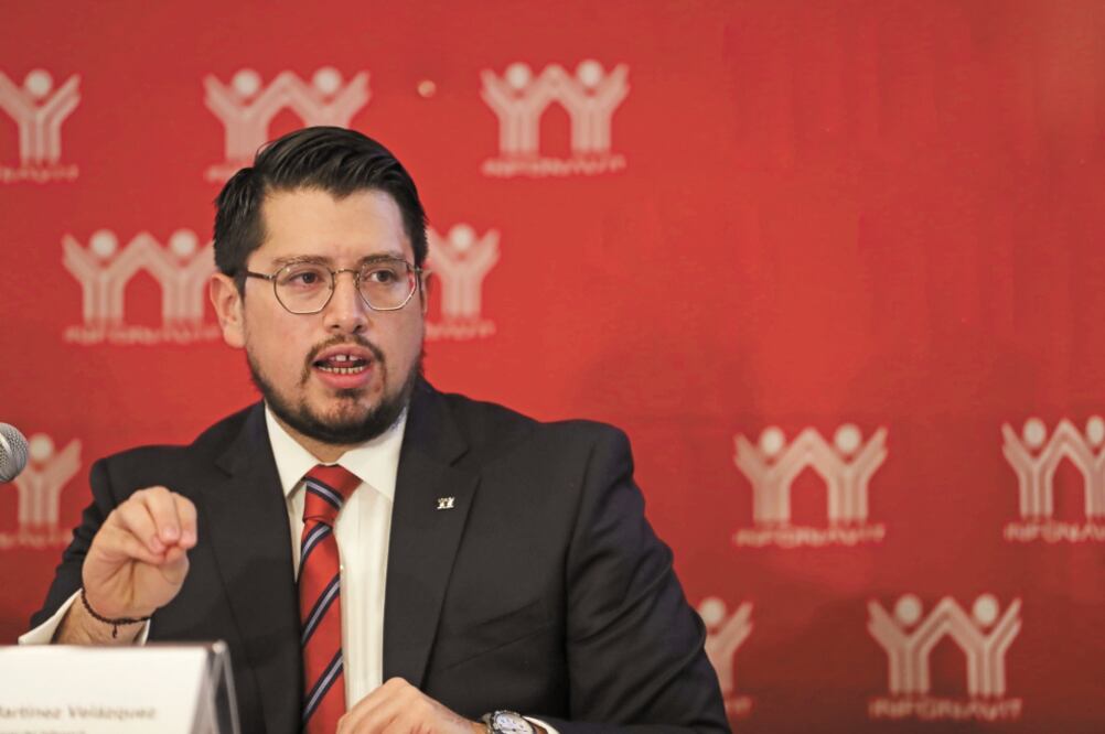 El director general del Infonavit, Carlos Martínez, aseguró que los subsidios distorsionaron el mercado, pues cuando los desarrolladores contaban con ese apoyo, aumentó el precio de las viviendas. Foto: ARCHIVO EL UNIVERSAL