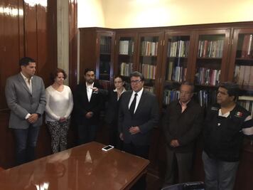 Monreal toma protesta a sustituta de De Antuñano