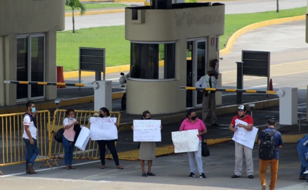 Madres de niños con cáncer trasladan protesta al puerto de Veracruz