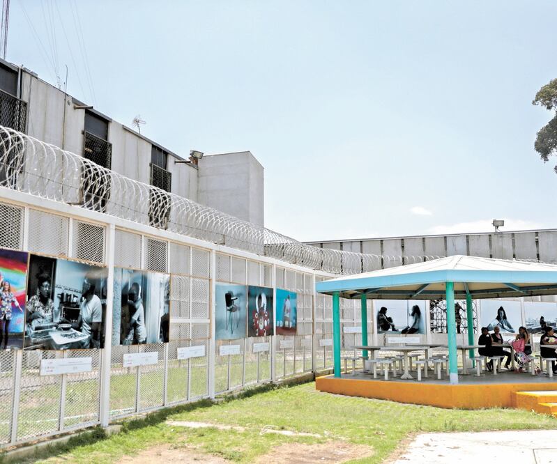 Cristina comenta que por el supuesto delito de robo a ella le dieron ocho años de condena, mientras que su esposo sólo recibió cuatro. 