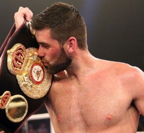 Quién es Rocky Fielding, el rival del Canelo