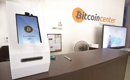 Bitcoin cae a menos de 6 mil dólares; pierde la mitad de su valor