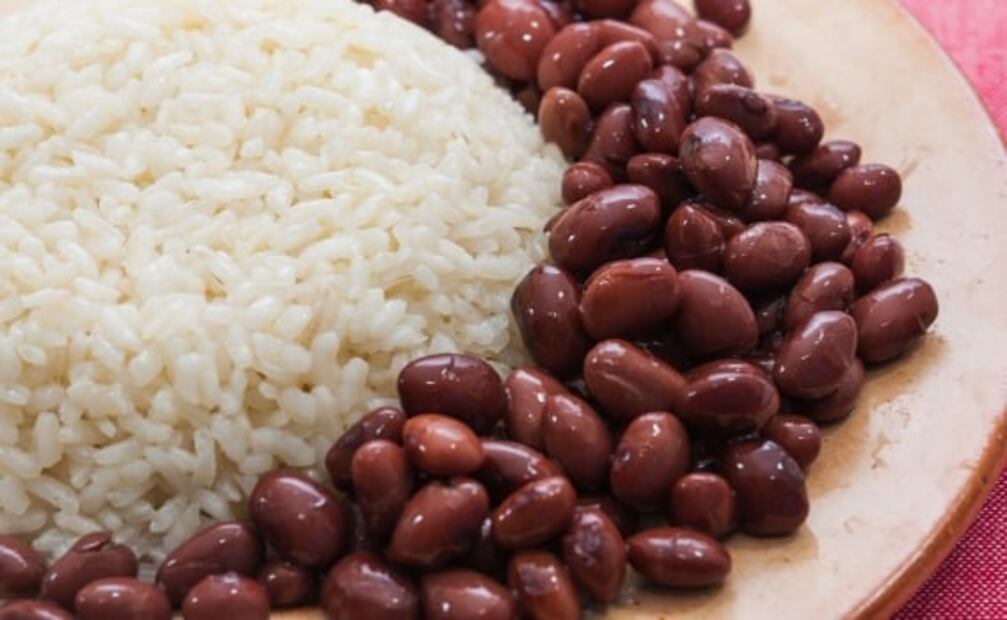 Por qué comer frijoles con arroz es beneficioso para tu salud 
