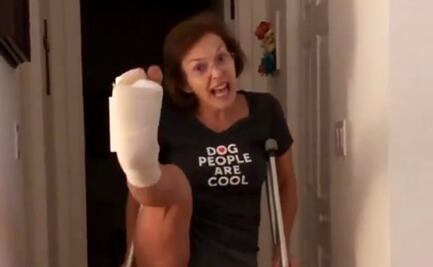 Tras operación de dedo medio, Laura Flores ya da pataditas