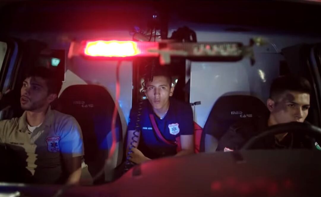 Faced with the scarcity of public ambulances in Mexico City, many people have started their own business with healthcare vehicles - Photo: Taken from the Sundance Institute