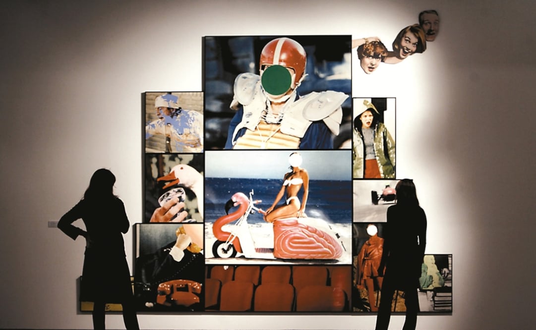 Visitantes observan "Una fábula sobre el poder (con jugador de fútbol americano y persona con scooter)", del artista estadounidense John Baldessari, que forma parte de la colección de Pop Art del Instituto Valenciano de Arte Moderno. Foto: Archivo EFE