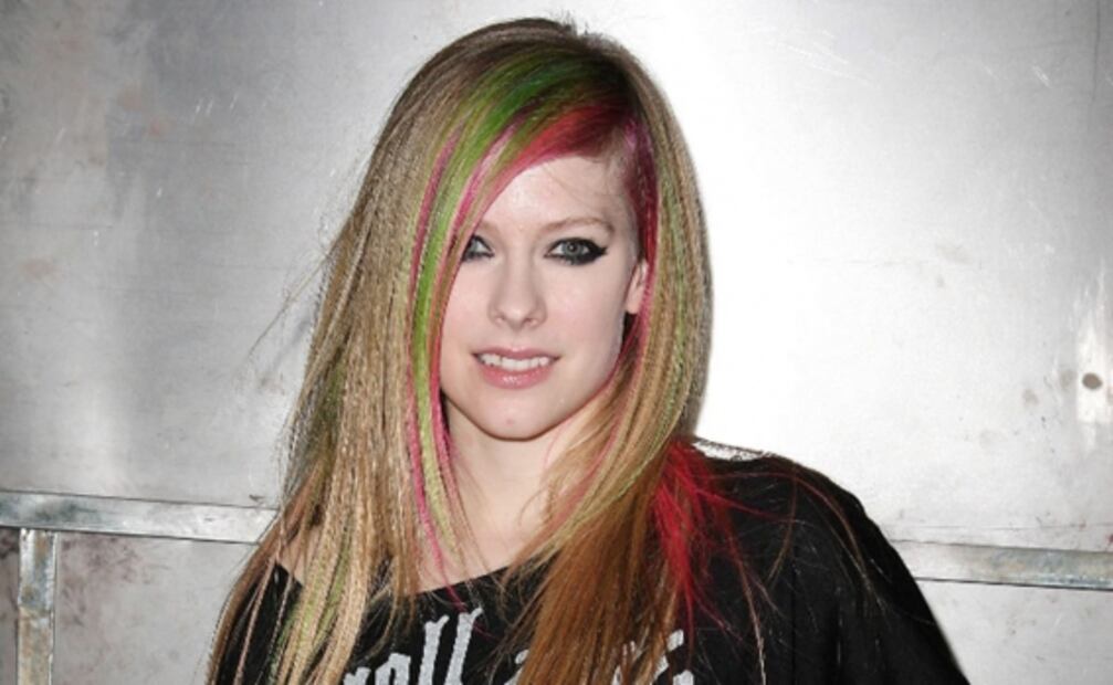 Avril Lavigne disfruta del amor y de su eterna juventud