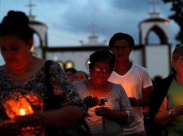 Mexican parents, not authorities, led search for drug-war mass grave