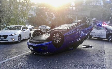 Vuelca auto en Lomas Verdes