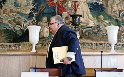 Mexico's Carstens prefers prudence on hikes amid uncertainty