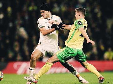 Raúl Jiménez y los Wolves empatan sin goles ante el Norwich