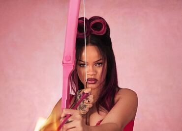 Rihanna modela su colección de lencería para San Valentín