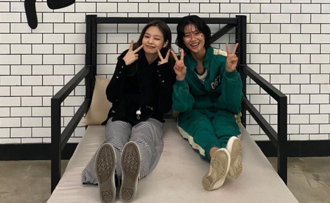 Jennie Kim y Jung Ho Yeon juntas en el set de grabación de "El Juego del Calamar". Foto: Tomada de Instagram/@hoooooyeony