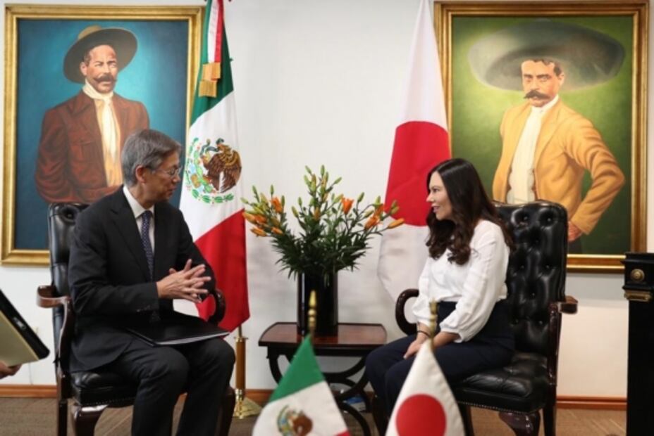 Laura Rojas se reúne con embajadores de EU y Japón