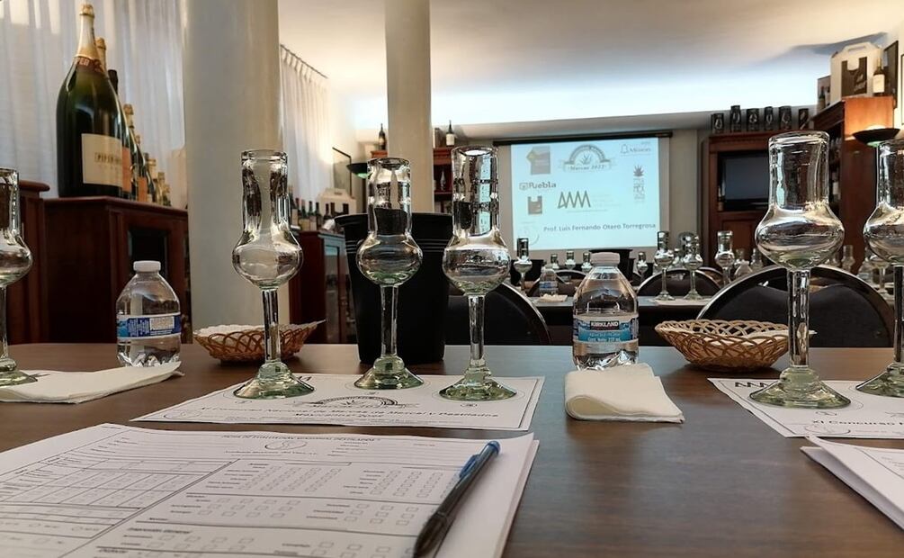Aprende de tequila, mezcal y otros destilados. Foto: Academia del Mezcal y del Maguey / Facebook