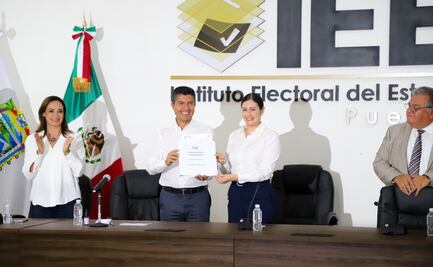 Eduardo Rivera se registra como candidato a la gubernatura de Puebla