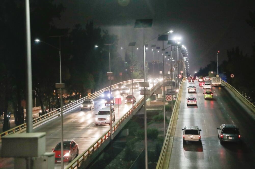 Las lámparas de cerámica que sustituyeron a las de los años 90, tienen hasta 10 mil horas de flujo luminoso en un nivel óptimo. Pueden llegar a tener una vida útil de hasta seis años. 