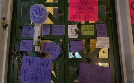 "No estás sola": colocan mensajes de apoyo a maestra de la UAEMéx agredida durante clase virtual