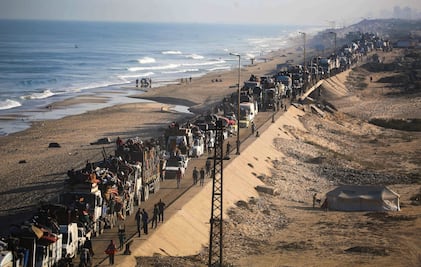 Más de 500 mil personas regresaron a Ciudad de Gaza tras el cese al fuego, afirma Defensa Civil