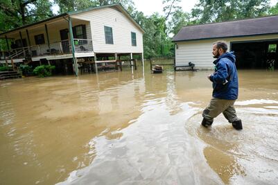Rescatan a más de 170 personas tras las inundaciones en Texas