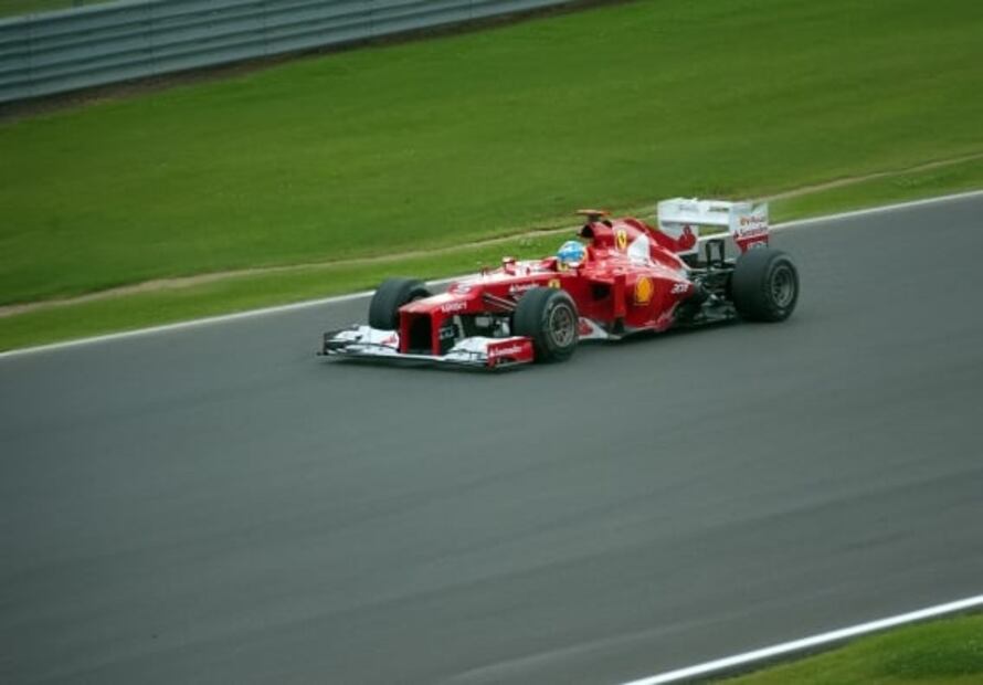 Fernando Alonso firma con Aston Martin F1 para 2023