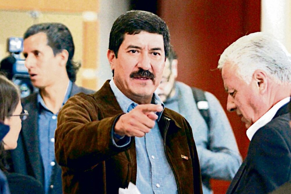 El gobernador Javier Corral informó que seguirá en comunicación constante con su equipo de trabajo (ARCHIVO EL UNIVERSAL)