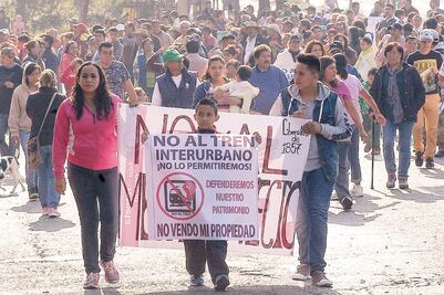 Rumores de desalojo por Tren Interurbano provocan bloqueo 