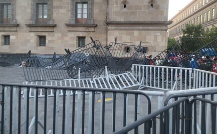 Maestros de la CNTE bloquean accesos al Palacio Nacional; impiden el paso a trabajadores y reporteros 