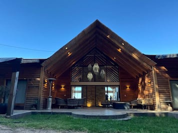 Desde animales exóticos hasta artículos de lujo; así son los ranchos incautados en Edomex durante la "Operación Bastión"