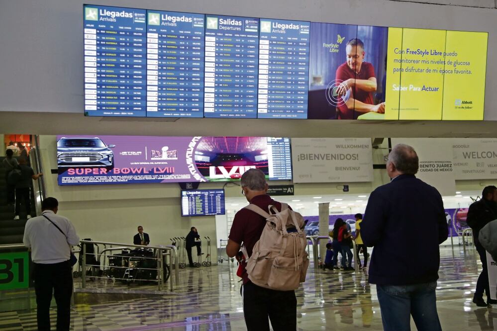 Para certificarse, el AICM requiere la sustitución de los letreros de información obligatoria. Foto: CARLOS MEJÍA. EL UNIVERSAL