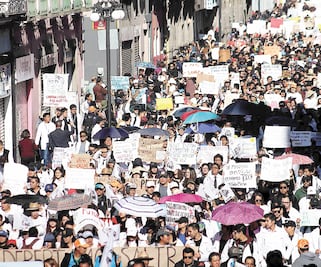 Miles de estudiantes marchan por justicia