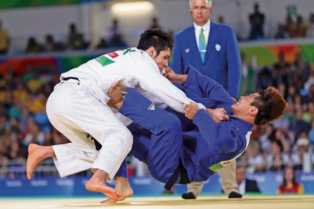 El deportista de 30 años admitió sentir un poco de presión, hasta que sonó la chicharra que puso fin al combate (UESLEI MARCELINO. REUTERS)