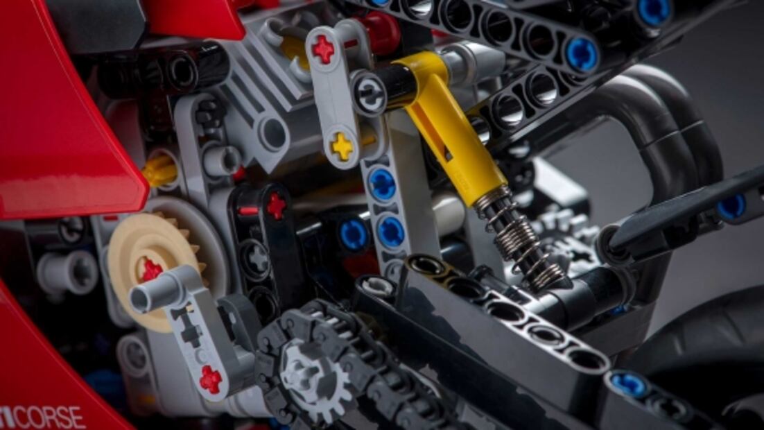 Lego y Ducati lanzan moto a escala especial 