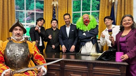 Brozo y Loret “visitan” la Oficina Oval de Trump; exhiben caso Rocha Moya 