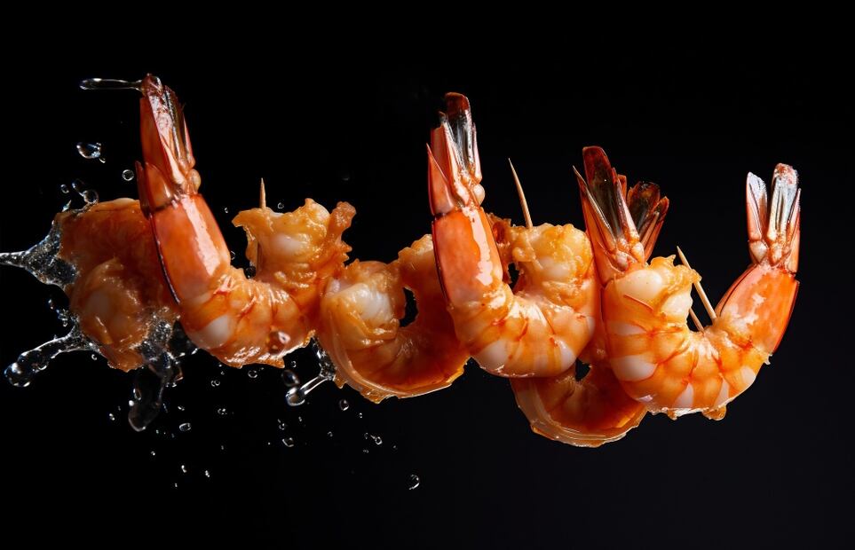 Este es el paso a paso para limpiar los camarones. Foto: Freepik