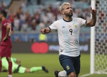 Argentina clasifica a cuartos tras discreto triunfo ante Qatar
