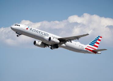 Emergencia en avión de American Airlines; vuelo que iba de Argentina a Miami regresa por olor a humo