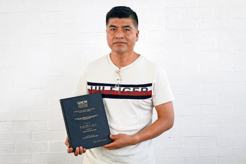 Al entrar al Reclusorio Norte decidió continuar con sus estudios a nivel universitario. Claudio terminó su tesis en tres años, pues se atravesó la pandemia de Covid-19. Foto: Luis Camacho