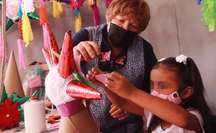 Inicia tercera feria navideña en Xochimilco con venta de esferas, piñatas y peluches