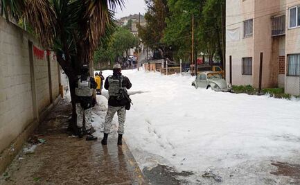 Contaminación en Presa Los Cuartos provoca espuma en calles de Naucalpan