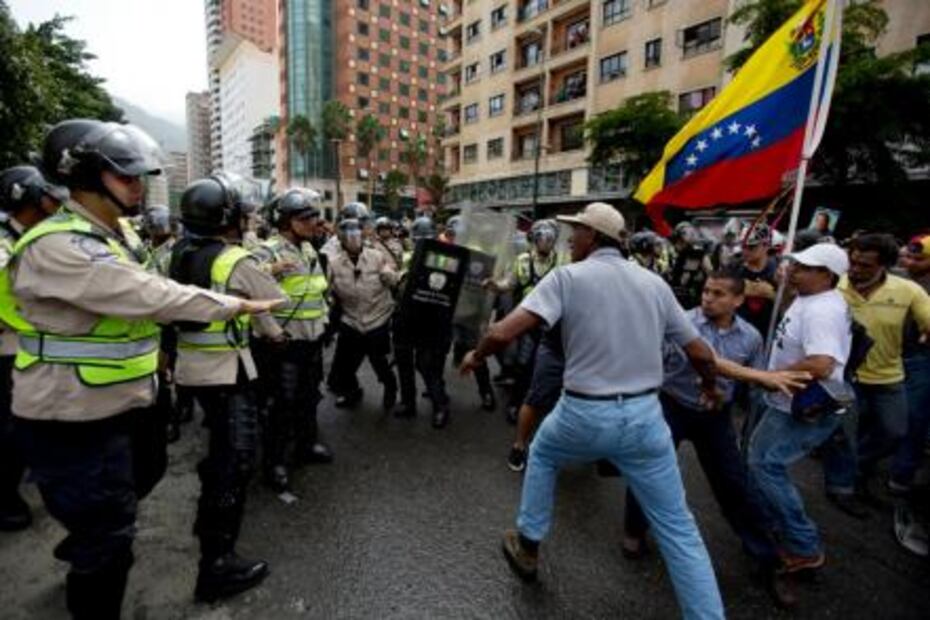 Policía reprime marcha opositora en Venezuela