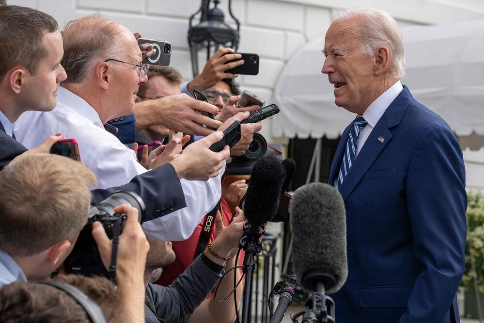 El presidente Joe Biden habla con la prensa en el jardín sur de la Casa Blanca, este 28 de junio de 2023. FOTO: JIM WATSON. AFP
